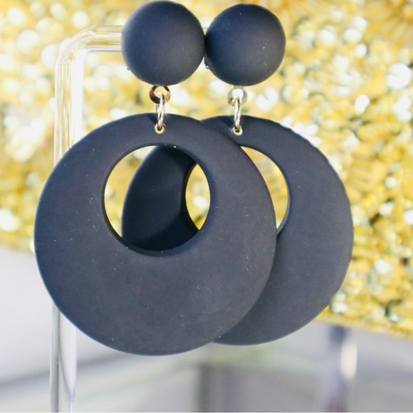 Great Retro lightweight Circle Earrings - Picture 2 of 4